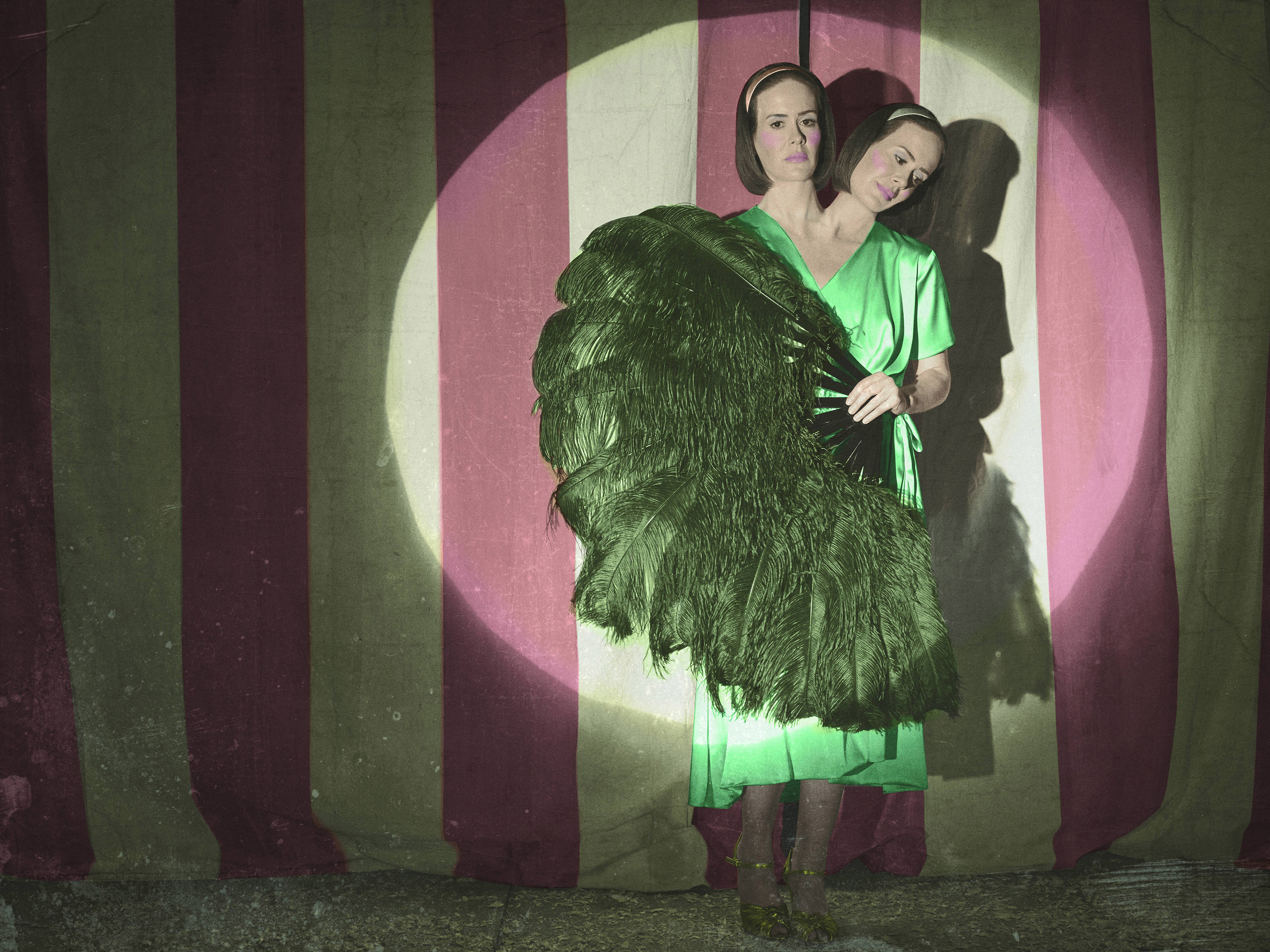 american-horror-story-freak-show-character-poster-sarah-paulson